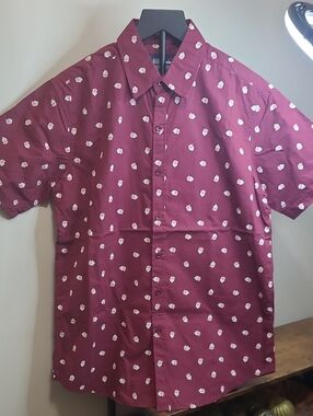 NWOT Monument Burgundy Button-Up Shirt with Santa Design size Small